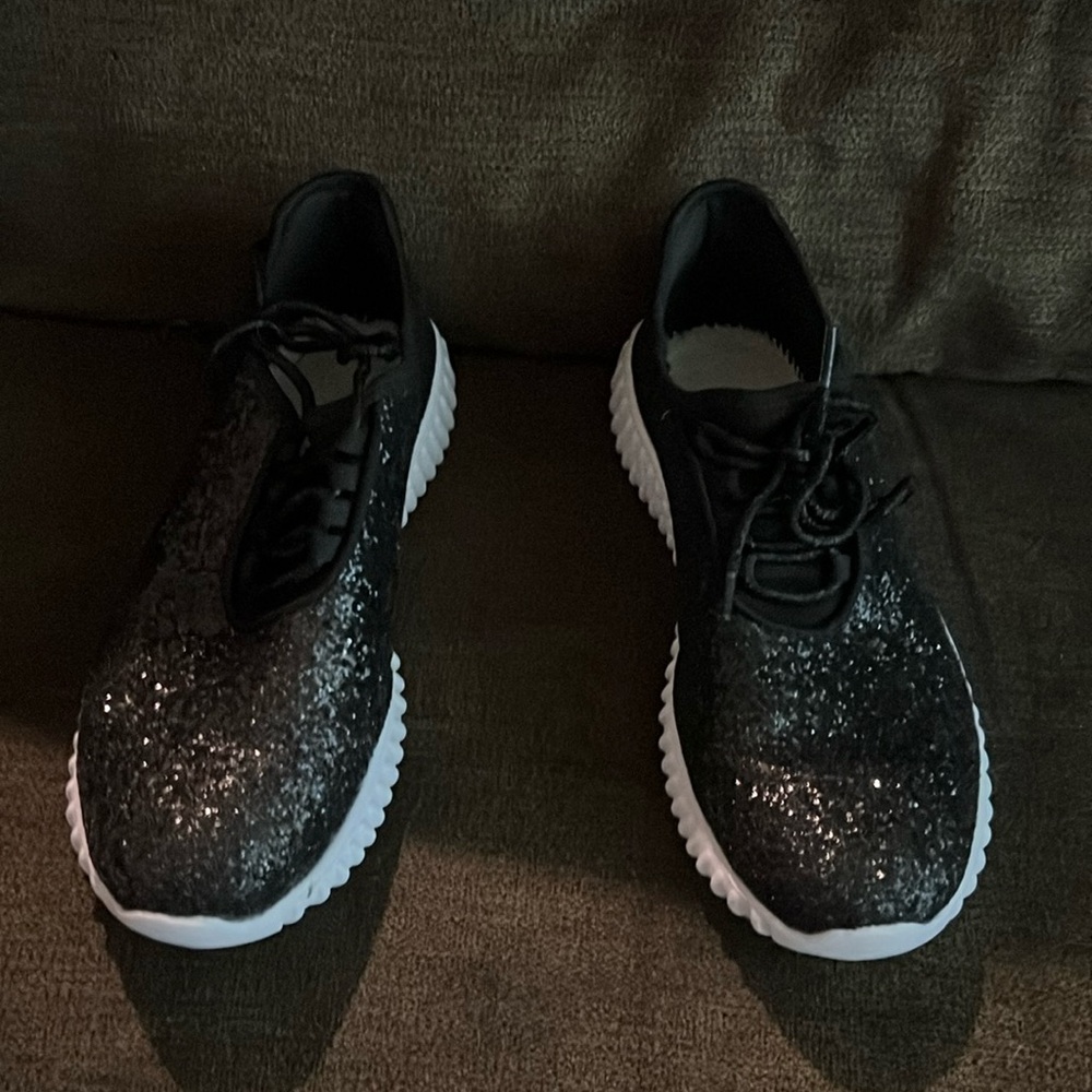 Black sparkly slip on sneakers size 9 AM